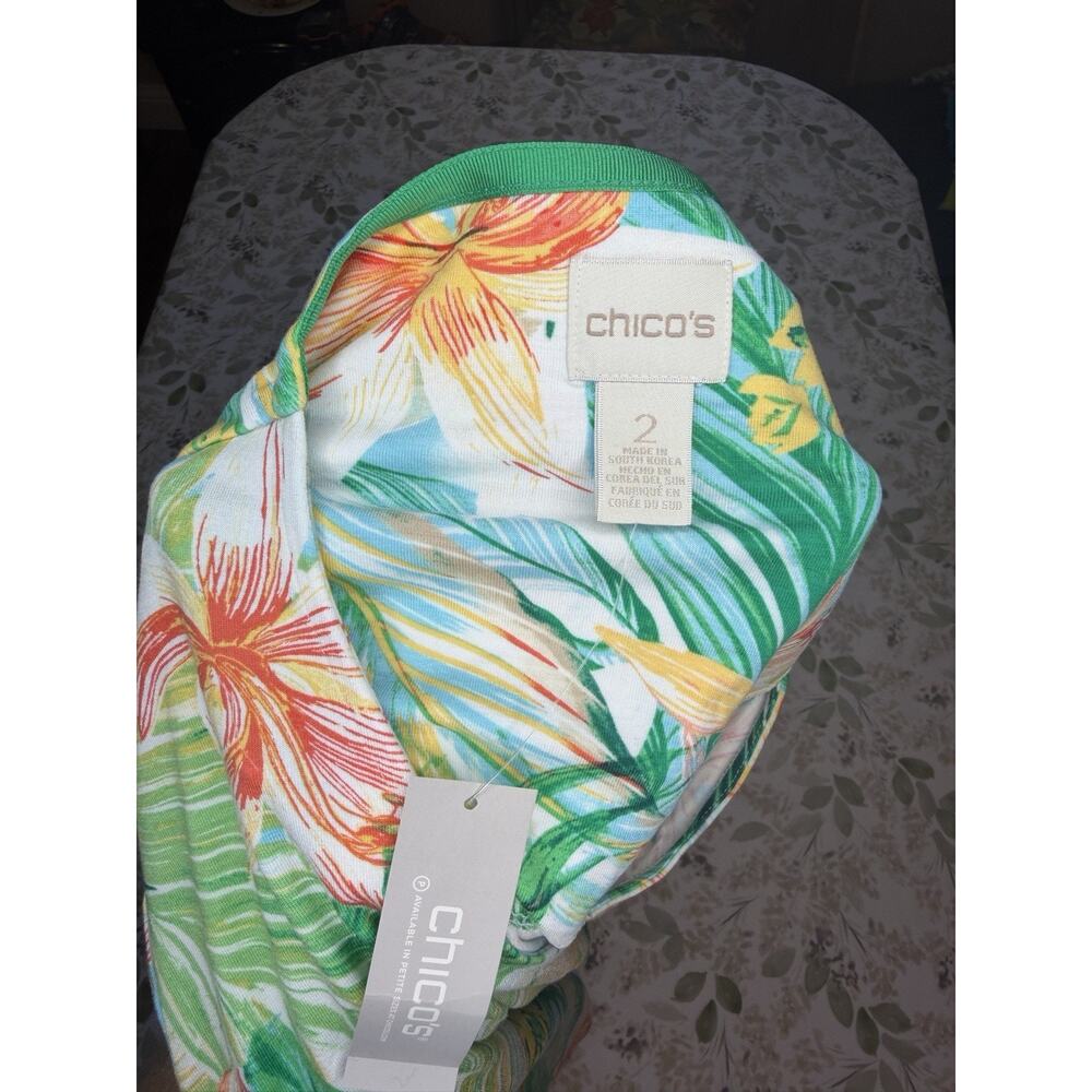 Chicos Top Womens 2 US Large Green Hawaiian Floral Asymmetrical Hem Tee NWT - Picture 4 of 9